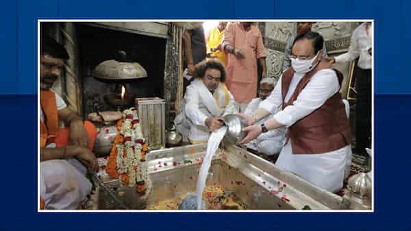 వారణాసిలో బీజేపీ చీఫ్ ప్రత్యేక పూజలు, దేశ ప్రజల ఆరోగ్యం, సంక్షేమం కోసం పూజించా..జేపీ.నడ్డా