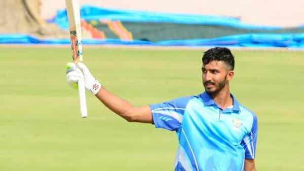 దుమ్మురేపిన ఆర్సీబీ బ్యాట్స్మెన్.. వన్డేల్లో అరుదైన ఘనత.. ఖుషీ చేసుకుంటున్న కోహ్లీ టీమ్.!