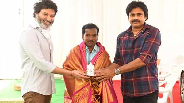 Pawan Kalyan : రాయలసీమ జానపద రచయిత, గాయకుడు శ్రీ పెంచల్ దాస్ ను సత్కరించిన పవర్ స్టార్, త్రివిక్రమ్