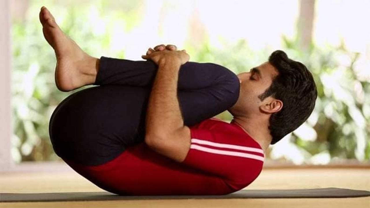 Pawanmuktasana: బెల్లీ ఫ్యాట్ , ఊబకాయం తగ్గాలనుకుంటున్నారా.. అయితే ఈ యోగాసనాన్ని రోజూ చేస్తే అద్భుత ఫలితం | Practice pawanmuktasana yoga asana every day to get rid of belly fat ...