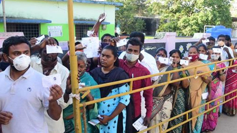 AP Municipal Elections 2021: ఏపీలో కొనసాగుతున్న ఓటింగ్‌.. ఉదయం 9 గంటల వరకు 13.23 శాతం పోలింగ్‌