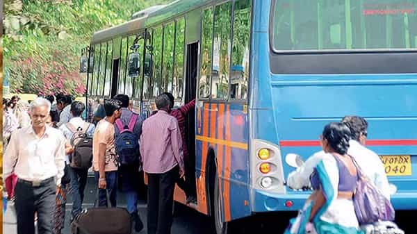 Obscene Music Bans: పబ్లిక్ ట్రాన్స్పోర్టులో బూతు పాటలు.. ప్లేచేస్తే అంతే సంగతులు..