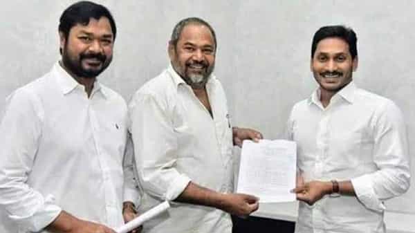 R Narayana Murthy : సీఎం వైఎస్ జగన్మోహన్ రెడ్డికి రుణపడి ఉంటా : సినీ నటుడు, దర్శకుడు ఆర్.నారాయణమూర్తి