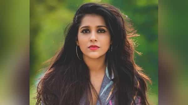 Rashmi Goutham: వైరల్గా మారిన రష్మీ గౌతమ్ ఇన్స్టా పోస్ట్... అభిమానుల మధ్య మాటల యుద్ధం..