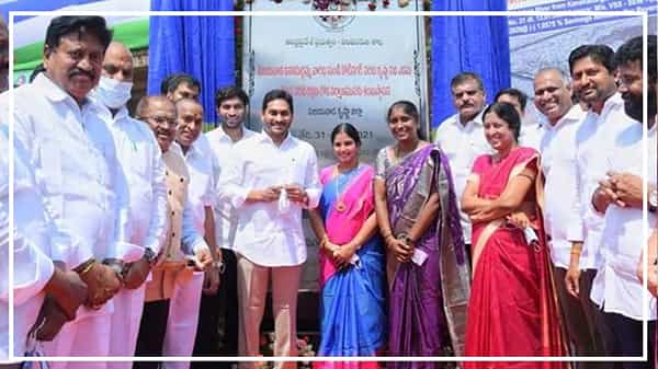 Retaining Wall: కృష్ణలంక వాసుల వరద కష్టానికి అడ్డుకట్ట.. రిటైనింగ్ వాల్ నిర్మాణానికి సీఎం జగన్ శంకుస్థాపన..