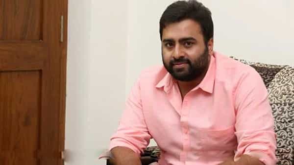 Nara Rohit : తెలుగు ప్రజల ఆత్మగౌరవంపై దాడి జరుగుతోంది. యువత .. మేలుకోండి : నారా రోహిత్