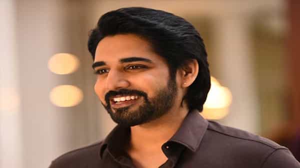 సుశాంత్ ఇచ్చట వాహనాలు నిలుపరాదు న్యూపోస్టర్ విడుదల.. స్టైలిష్ లుక్లో యంగ్ హీరో..