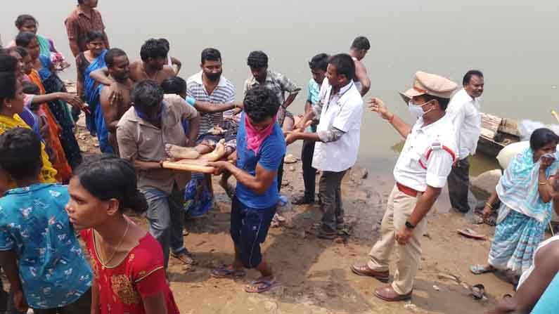 భద్రాచంలో విషాదం.. గోదావరిలో స్నానానికి వెళ్లి.. ఒకే కుటుంబానికి చెందిన ముగ్గురు మృతి