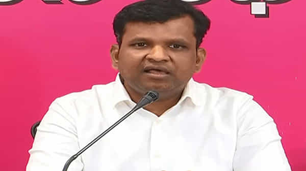 బీజేపీ అంటే బ్రోకర్ల జనతాపార్టీ.. బండి సంజయ్పై కరీంనగర్ ప్రజలు తిరగబడటం ఖాయం -గాదారి కిషోర్