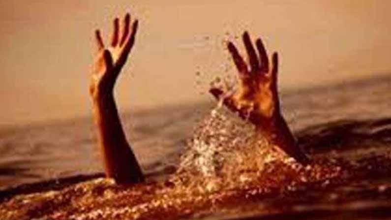 Drowning: భూపాలపల్లి జిల్లాలో విషాదం.. చెరువులో మునిగిన మనవడు.. కాపాడబోయి తాత..