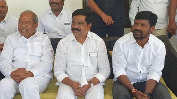 పట్టభద్రుల ఓటు అడిగే హక్కు కేవలం టీఆర్ఎస్కే ఉంది.. తెలంగాణ పథకాలు దేశానికి ఆదర్శమని కేంద్రమే చెప్పింది -మంత్రి వేముల