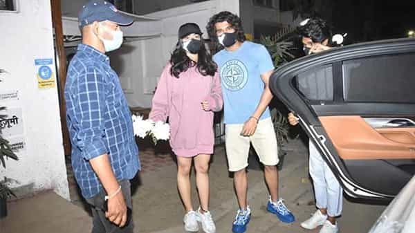 రష్మికతో కలిసి డిన్నర్కు వెళ్లిన విజయ్ దేవరకొండ.. సోషల్ మీడియాలో వైరల్ అవుతున్న ఫోటో..