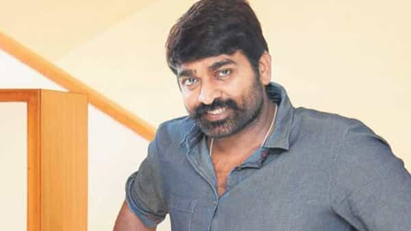 సేతుపతికి చేదు అనుభవం.. గొడవపడిన అభిమానులు.. చివరికి బైక్ పై అలా..