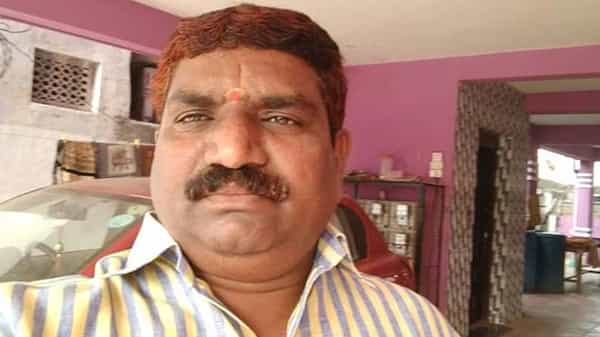 Vikarabad stabbing : వికారాబాద్ లో ఆదివారం ఉదయంపూట కలకలం, పాండు గౌడ్ ను కత్తితో పోట్లుపొడిచిన నవీన్ గౌడ్