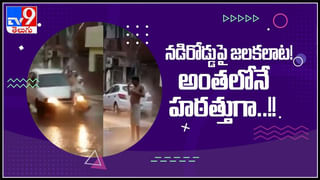 Toddler Falls From Car : బిజీ రోడ్డు మీద కదులుతున్న కారులోంచి జారిపడ్డ చిన్నారి.  వీడియో చూసి షాక్ అవుతున్న నెటిజన్లు