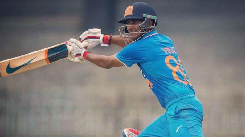 ఎడమచేతి వాటం బ్యాట్స్‌మన్ విరాట్ సింగ్‌ను ఐపీఎల్ 2020 వేలంలో సన్‌రైజర్స్ హైదరాబాద్ 1.9 కోట్లకు కొనుగోలు చేసింది. అయినప్పటికీ, అతనికి ఒక్క అవకాశం కూడా రాలేదు. 23 ఏళ్ల విరాట్ సింగ్ దేశవాళీగా జార్ఖండ్ తరఫున ఆడుతున్నాడు. ఐపీఎల్ 2021లో, సన్ రైజర్స్ హైదరాబాద్‌లో కేన్ విలియమ్సన్ డేవిడ్ వార్నర్, మనీష్ పాండే, విజయ్ శంకర్, కేదార్ జాదవ్, జానీ బెయిర్‌స్టో వంటి అద్భుతమైన బ్యాట్స్‌మెన్‌లు ఉండటంతో విరాట్ సింగ్‌కు అవకాశం దొరకడం కష్టమే.