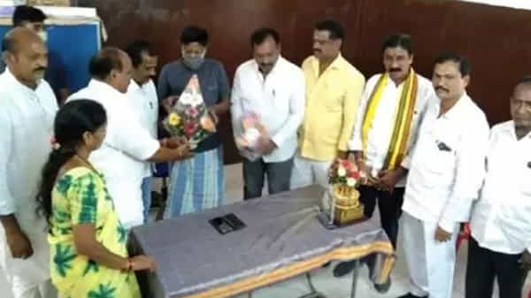 AP Municipal Elections: విశాఖ టీడీపీలో చిచ్చు.. గెలిచి వారమైనా కాలేదు.. జంపింగ్ జపాంగ్ షురూ