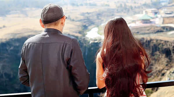 Women Cheated Old Man : వృద్ధుడిని నమ్మించి నట్టేట ముంచింది.. కోటి రూపాయలతో ఉడాయించింది.. పెళ్లి పేరుతో మోసం..