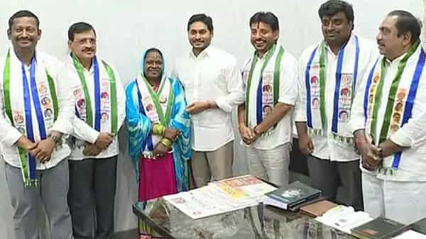 శాసనమండలిలో పెరిగిన వైసీపీ బలం.. ఆరుగురు వైసీపీ అభ్యర్థులు ఎమ్మెల్సీలుగా ఏకగ్రీవం