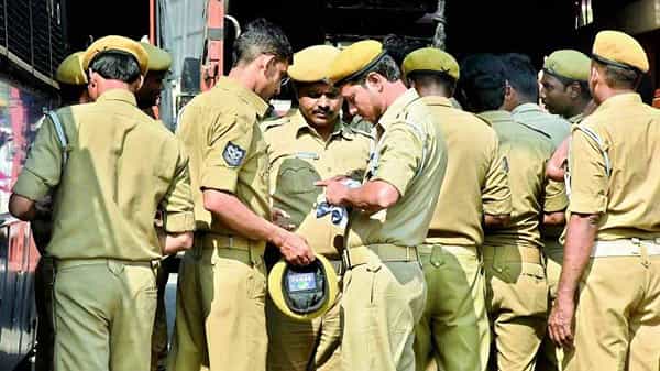 AP Home Guards: హోంగార్డులకు గుడ్ న్యూస్ చెప్పిన ఏపీ హైకోర్టు.. వారివి సివిల్ పోస్టులే అని స్పష్టం