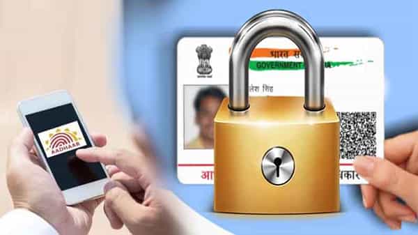 Aadhaar Card: మీ ఆధార్ కార్డు పోగొట్టుకున్నారా..? ఒక్క ఎస్ఎంఎస్తో ఆధార్ నెంబర్ను లాక్ చేయవచ్చు... ఎలాగంటే..!