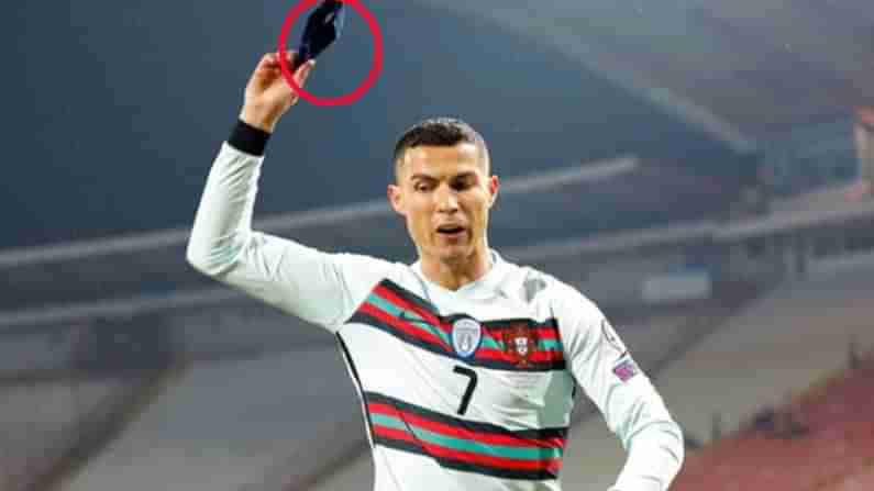 Cristiano Ronaldo: కోపంతో హ్యాండ్ బ్యాండ్​ విసిరికొట్టిన రొనాల్డో.. దాన్ని వేలం వేయగా ఎంత పలికిందో తెలిస్తే..