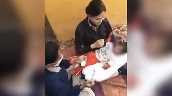 Viral News: తల్లి మరణం., రెండు రోజులుగా ఆహారం లేక చిన్నారి రోదన, పుణేలో విషాదం
