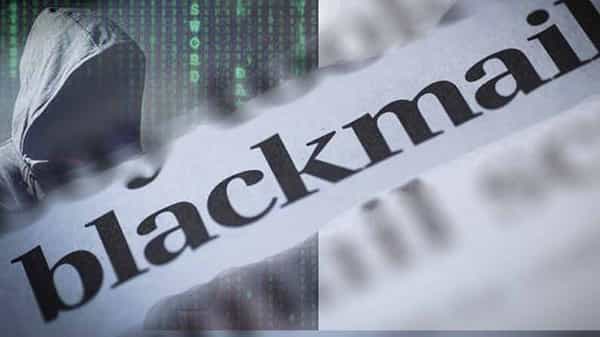 Blackmail: మాజీ ప్రియురాలి ప్రయివేటు ఫోటోలు సోషల్ మీడియాలో పెడతానంటూ.. బ్లాక్ మెయిల్ చేసి డబ్బులు గుంజిన ఘనుడు..ఎక్కడంటే..!