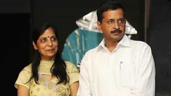 CM Wife Corona Positive: ముఖ్యమంత్రి భార్యకు కరోనా పాజిటివ్.. సెల్ఫ్ క్వారంటైన్లో ముఖ్యమంత్రి..