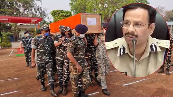 Chhattisgarh Encounter: శంషాబాద్ విమానాశ్రయంలో వీర జవానుకు నివాళులు అర్పించిన సీపీ సజ్జనార్