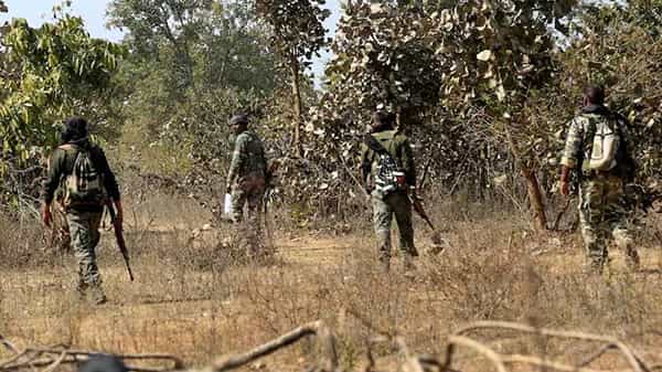 Chhattisgarh Encounter: ఛత్తీస్గఢ్లో మళ్లీ కాల్పుల మోత.. పోలీసులు, మావోయిస్టుల ఎదురుకాల్పులు.. నక్సలైట్ మృతి..