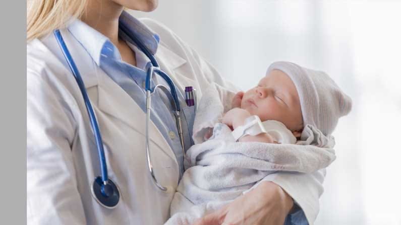 Corona Pandemic: డాక్టర్ మానవత్వం..కరోనా పేషేంట్ కు పుట్టిన బిడ్డకు తన శ్వాసతో ప్రాణం పోసిన వైనం!