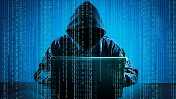 Cyber Crime: గూగుల్ సెర్చ్లో ఫోన్ నెంబర్లు వెతుకుతున్నారా..? మీ ఖాతా ఖాళీ అవ్వొచ్చు.. హెచ్చరిస్తోన్న పోలీసులు..