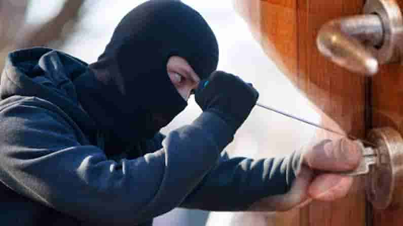 Day time thief: పగటిపూట మాత్రమే దొంగతనాలు.. గ్రామాలే టార్గెట్..పోలీసులకు చిక్కిన ఘరానాదొంగ