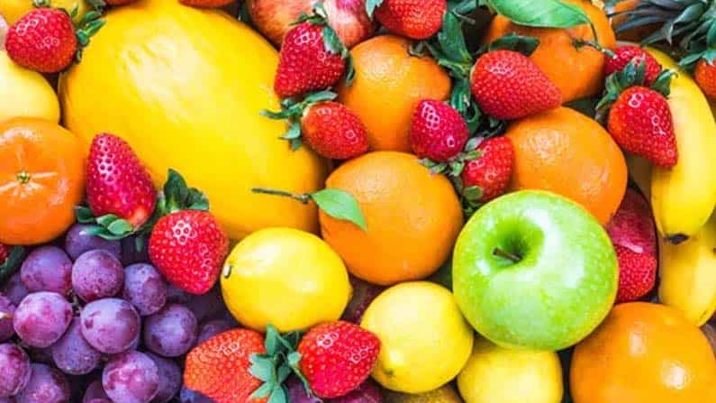 Bone Health Cure Fruits: శరీరాన్ని నిలబెట్టేది ఎముకలు మాత్రమే.. ఎముకలు మనిషిని ఓ రూపును తీసుకొనివస్తాయి. ఏ పని చేయాలన్నా ఎముకలు బలంగా.. దృఢంగా ఉండాలి. నిలబడాలన్నా.. కూర్చోవాలన్నా.. నడవాలన్నా.. పరుగెత్తాలన్నా.. ఇలా ఏం చేయాలన్నా ఎముకలు దృఢంగా ఉండాల్సిందే. అయితే పండ్లతో ఎముకలను దృఢంగా తయారుచేసుకోవచ్చు.. అవేంటో ఇప్పుడు చూద్దాం..