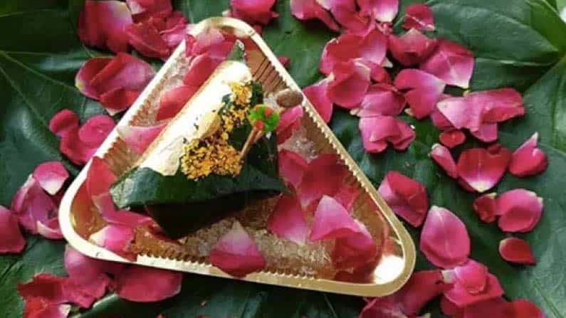 అయితే, ఈ కిళ్లీ ధర మాత్రం చాలా ఎక్కువ. ఒక్క కిళ్లీకి రూ.600 చెల్లించాలి. ఈ కిళ్లీకి గోల్డ్ పేపర్ అతికించి ఇస్తారు. అందుకే దీనికి అంత రేటు. బంగారం తింటే ఏమి అవ్వదా అనేగా మీ డౌట్. ఇది తినే బంగారమే.ఈజీగా జీర్ణమైపోతుంది.
