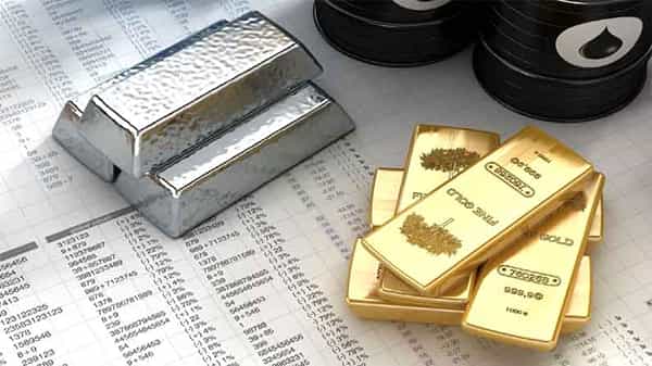 Gold and Silver Price Today: శుభవార్త.. నిలకడగా ఉన్న బంగారం ధరలు.. భారీగా తగ్గిన వెండి ధరలు