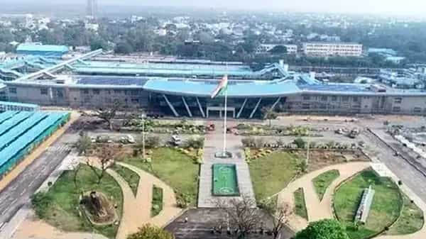 కరోనా నేపథ్యంలో గుంతకల్ రైల్వే అధికారుల నయా టెక్నిక్.. టెంపరేచర్ ఎక్కువుంటే మోగుతున్న అలారం