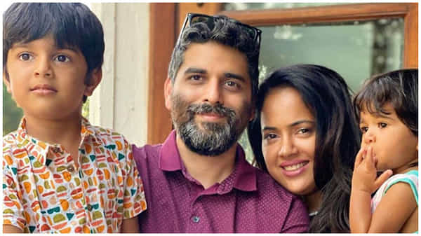 Sameera Reddy: నాతో పాటు నా పిల్లలకు కూడా కరోనా బారిన పడ్డారు.. జాగ్రత్తగా ఉండమంటూ ఎమోషనల్ పోస్ట్