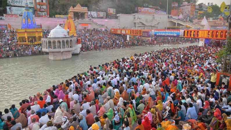 Kumbh Mela 2021: హరిద్వార్ కుంభ మేళాకు పోటెత్తిన భక్తులు.. 102 మంది కరోనా పాజిటివ్..!