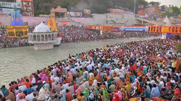 Haridwar Kumbh 2021: హరిద్వార్లో పోటెత్తిన భక్తులు.. కనిపించని కోవిడ్ నిబంధనలు.. అధికారుల్లో ఆందోళన