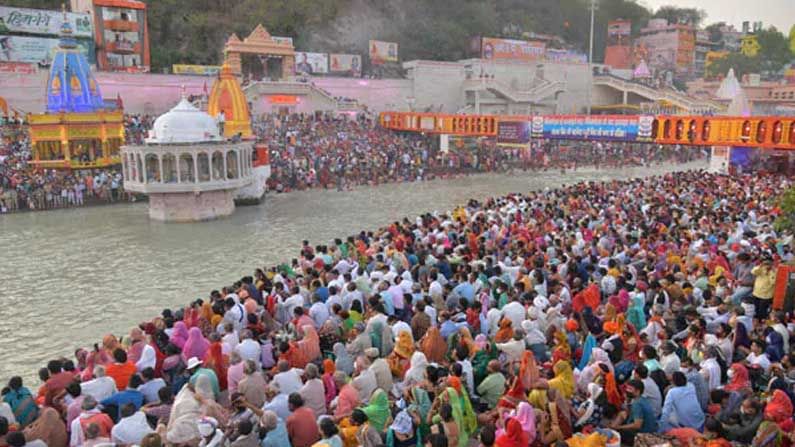 Haridwar Kumbh 2021: హరిద్వార్‌లో పోటెత్తిన భక్తులు.. కనిపించని కోవిడ్ నిబంధనలు.. అధికారుల్లో ఆందోళన