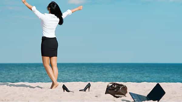 One Week Paid Holidays: ఉద్యోగులకు బంపరాఫర్.. వారం పాటు జీతంతో కూడిన సెలవులు.. ఏ కంపెనీ ఇస్తుందో తెలుసా.?