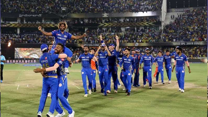 మే 26, 2013 న, ఐపిఎల్ ఆరో సీజన్ ఫైనల్ చెన్నై సూపర్ కింగ్స్ మరియు ముంబై ఇండియన్స్ మధ్య జరిగింది. ఈ మ్యాచ్‌లో రోహిత్ శర్మ కెప్టెన్‌గా ఉన్న ముంబై ఇండియన్స్ చెన్నై సూపర్ కింగ్స్‌ను ఓడించి టైటిల్ గెలుచుకుంది. దీంతో రోహిత్ శర్మ ఐపీఎల్ ట్రోఫీని గెలుచుకున్న అతి పిన్న వయస్కుడిగా నిలిచాడు.
