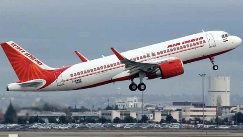 India-US Flights: అమెరికా వెళ్లాలనుకుంటున్నారా..? అయితే మూడు రెట్లు ఎక్కువ ఛార్జీలు చెల్లించాల్సిందే..!