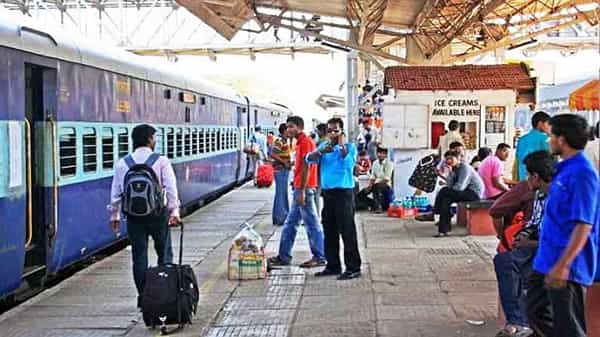 Indian Railways: రైళ్లలో విస్తృతంగా టికెట్ చెకింగ్ డ్రైవ్లు.. టికెట్ లేకుండా ప్రయాణికుల నుంచి రూ. 9.5 కోట్లు వసూలు