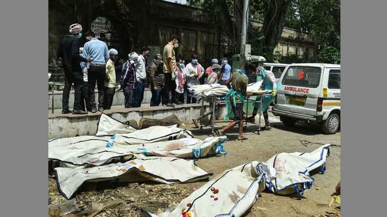 ఉత్తరప్రదేశ్ కాన్పూర్ లో ప్రతి కోవిడ్ ఆసుపత్రిలో రోజూ 10 నుంచి 20 మంది మరణిస్తున్నారు. 