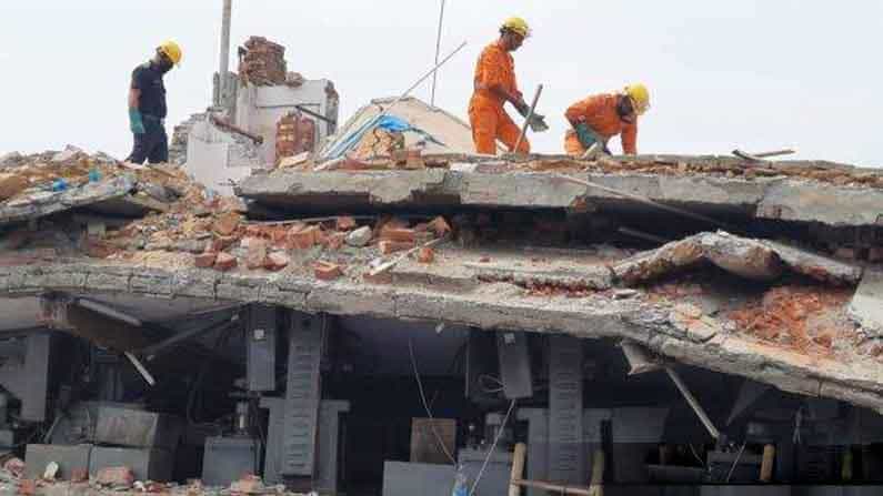 లుధియానాలోని గియాస్పురా డాబాలో ఫ్యాక్టరీ కుప్పకూలిపోవడంతో ఒకరు మరణించగా, 10 మంది గాయపడ్డారు.