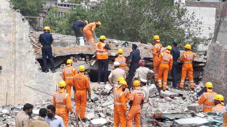 పంజాబ్ రాష్ట్రం లుధియానాలోని గియాస్పురా డాబాలో ఫ్యాక్టరీ కుప్పకూలిపోవడంతో ఒకరు మరణించగా, 10 మంది గాయపడ్డారు. ఇప్పటి వరకు 36 మందిని రక్షించారు. ఇందులో చిక్కుకున్న మరో నలుగురి కోసం గాలింపు చర్యలు కొనసాగుతున్నాయి.