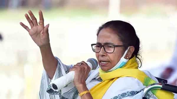Mamata fire on BJP: బెంగాల్లో పెరుగుతున్న కరోనా కేసులకు బీజేపీయే కారణం... సంచలన వ్యాఖ్యలు చేసిస బెంగాల్ సీఎం మమతా